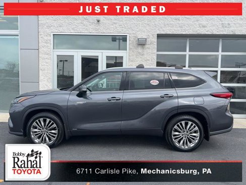 Certified 2020 Toyota Highlander Limited Platinum image 1