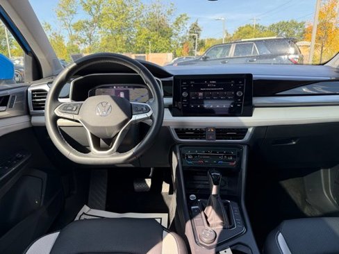 Certified 2025 Volkswagen Taos SEL image 21