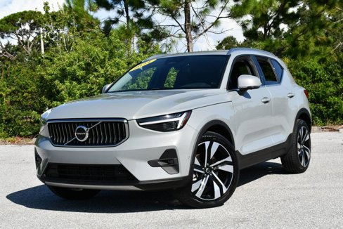 Used 2024 Volvo XC40 B5 Plus image 21