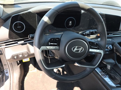 Used 2025 Hyundai Elantra Limited image 5