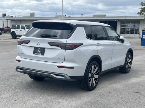 New 2025 Mitsubishi Outlander SE image 5