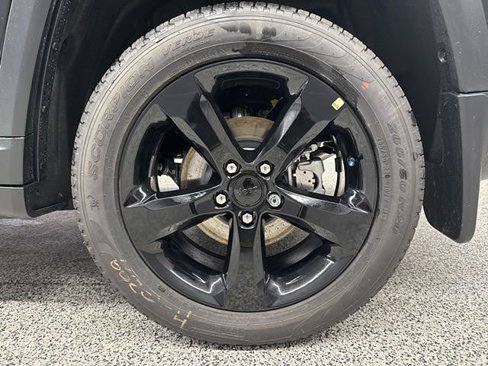 New 2025 Jeep Grand Cherokee Limited w/ Black Appearance Package image 22