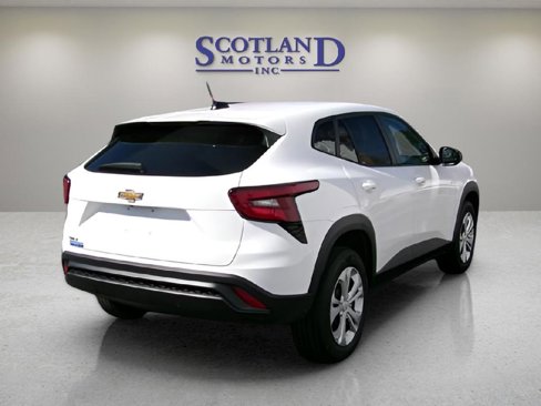 Used 2025 Chevrolet Trax LS image 5