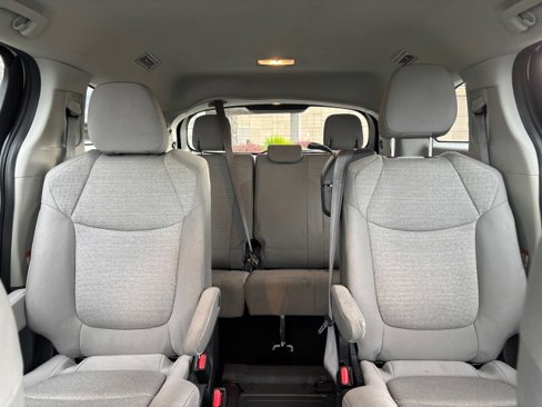 Used 2023 Toyota Sienna LE image 21