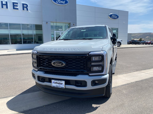 New 2025 Ford F250 4x4 Crew Cab Super Duty image 14