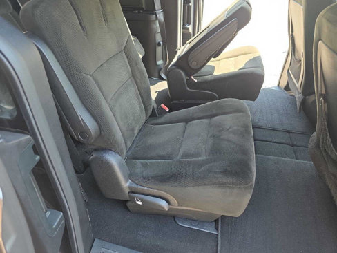 Used 2016 Dodge Grand Caravan SE image 17