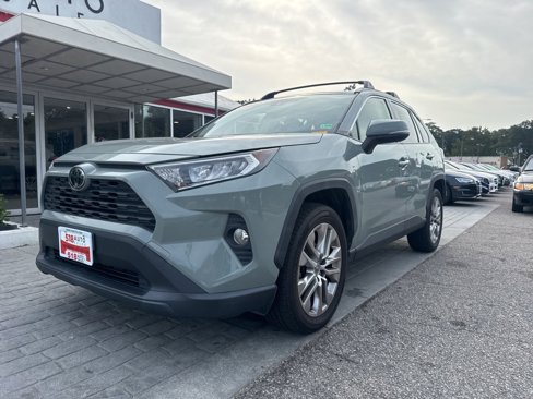 Used 2021 Toyota RAV4 XLE Premium image 3