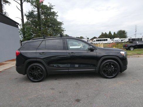 Used 2021 GMC Terrain SLT w/ Elevation Edition image 4