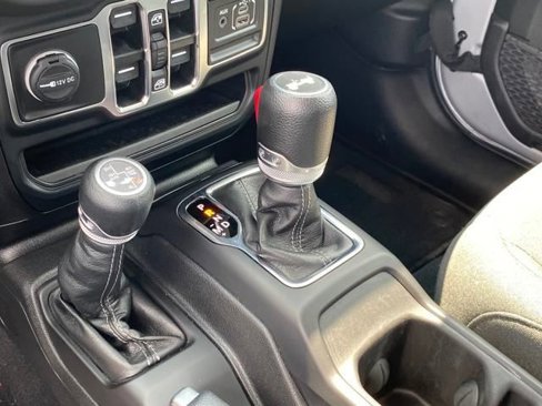 Used 2024 Jeep Wrangler Unlimited Sahara image 13