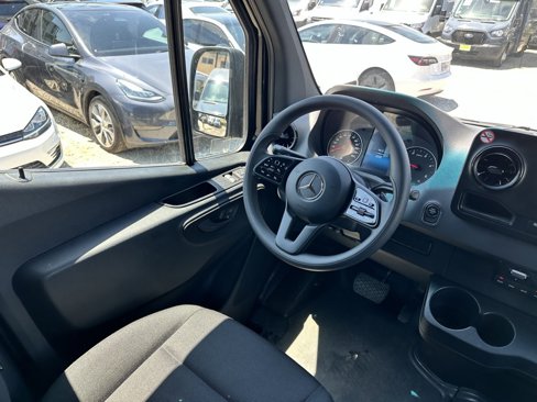 Used 2024 Mercedes-Benz Sprinter 2500 image 19