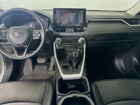Used 2021 Toyota RAV4 XLE Premium image 17