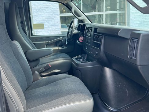 Used 2024 GMC Savana 2500 w/ Driver Convenience Package image 9