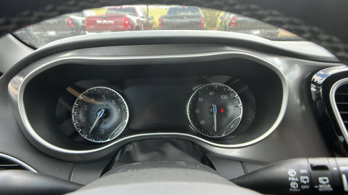 New 2025 Chrysler Voyager LX image 27