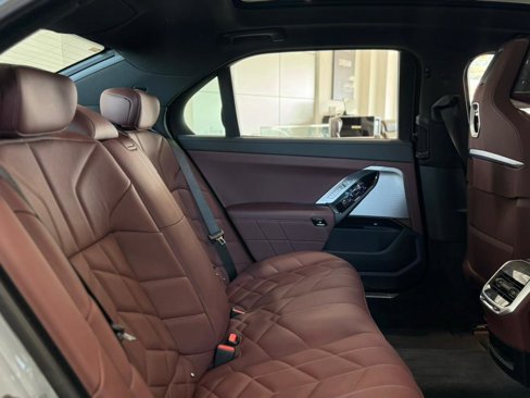 Used 2024 BMW 760i xDrive w/ Premium Package 2 image 29