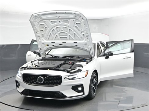 Used 2025 Volvo S60 B5 Plus w/ Climate Package image 54