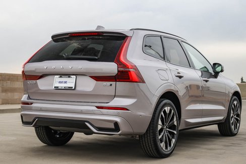 New 2026 Volvo XC60 B5 Plus w/ Climate Package PRO image 5