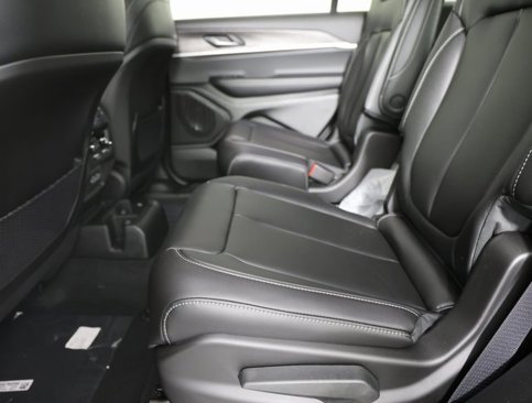 New 2025 Jeep Grand Cherokee L Limited image 11