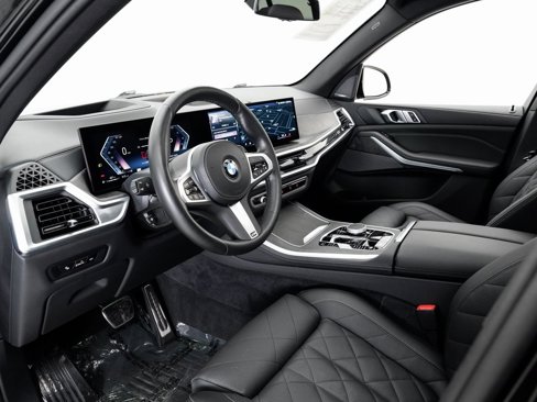 Used 2025 BMW X5 xDrive40i w/ M Sport Package image 4