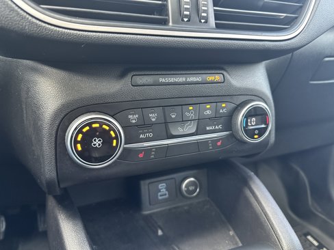 Used 2020 Ford Escape SE Sport image 22