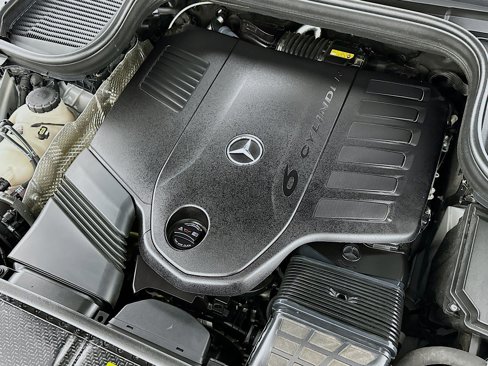 Used 2024 Mercedes-Benz GLE 450 4MATIC w/ AMG Line Exterior image 33