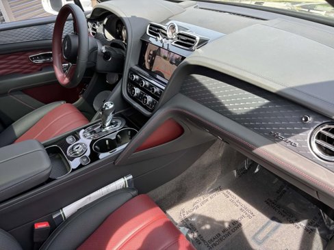 New 2025 Bentley Bentayga image 2