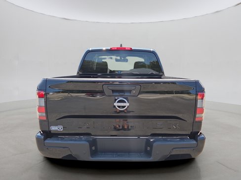 Used 2025 Nissan Frontier SV image 24