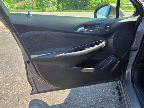 Used 2018 Chevrolet Cruze LT w/ Convenience Package image 11