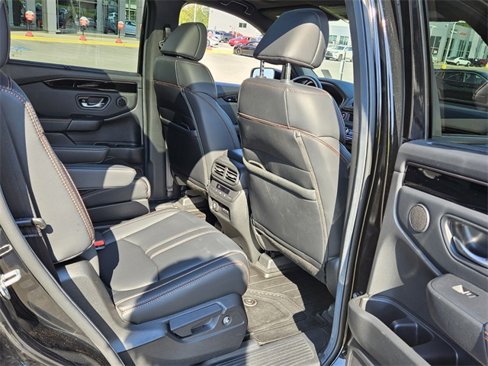 Used 2025 Honda Pilot TrailSport image 18