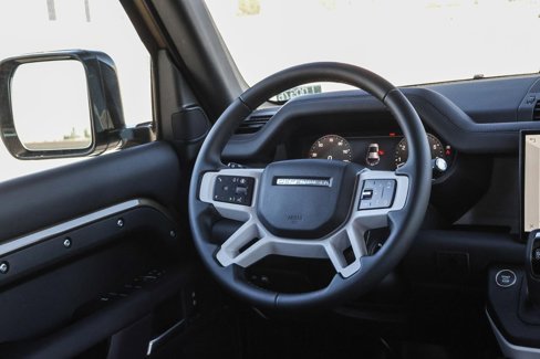 New 2025 Land Rover Defender 110 X-Dynamic SE image 17
