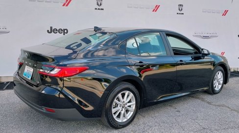Used 2025 Toyota Camry LE image 5