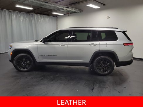 Used 2024 Jeep Grand Cherokee L Laredo image 5