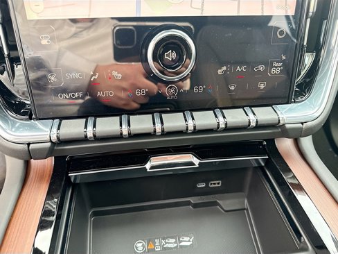 New 2025 GMC Yukon XL Denali w/ Sun & Power Step Package image 16