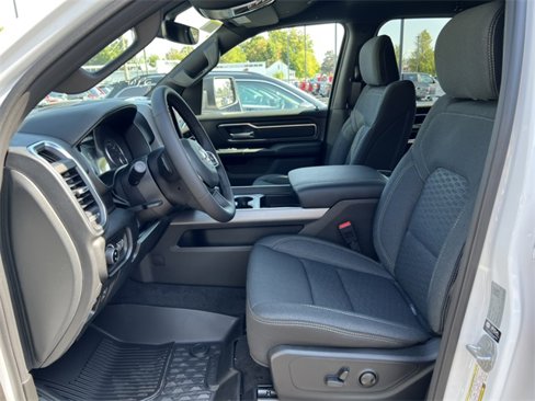 New 2026 RAM 1500 4x4 Crew Cab image 4