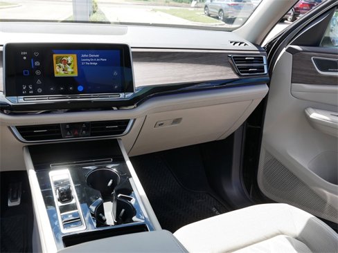 Certified 2024 Volkswagen Atlas SEL Premium R-Line image 23