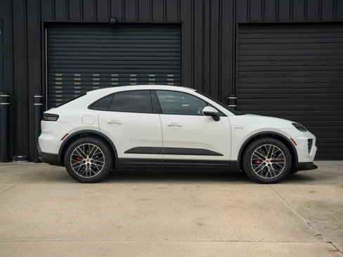 New 2025 Porsche Macan 4S Electric image 13