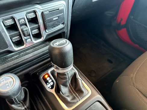 Used 2018 Jeep Wrangler Unlimited Sahara w/ Dual Top Group image 69