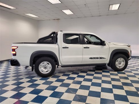 Used 2024 Nissan Frontier SV w/ Hardbody Edition image 11