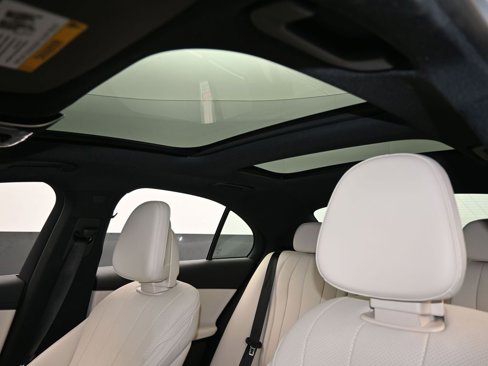 Used 2025 Mercedes-Benz E 350 Sedan image 16