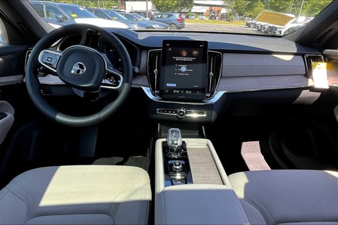 New 2026 Volvo XC90 B6 Plus w/ Protection Package Premier image 7