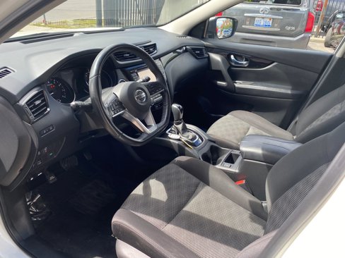 Used 2017 Nissan Rogue Sport SV w/ SV Premium Package image 3