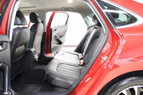 Used 2022 Volkswagen Passat 2.0T image 19