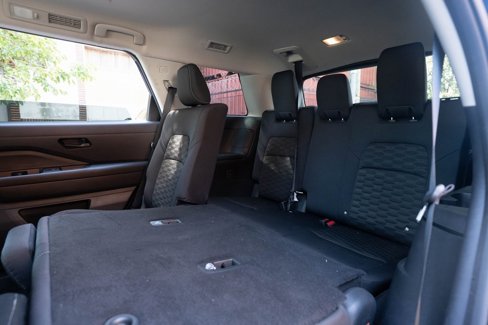 Used 2024 Nissan Pathfinder SV image 15