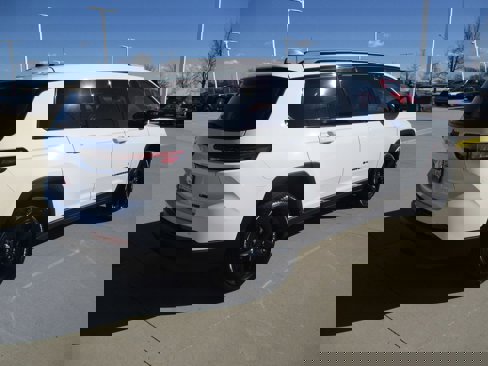 New 2025 Jeep Grand Cherokee L Limited w/ Black Appearance Package image 7