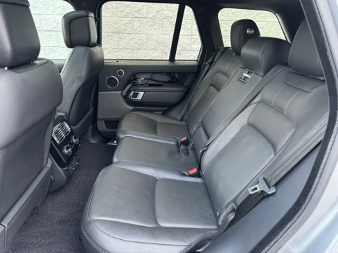 Used 2018 Land Rover Range Rover HSE image 9