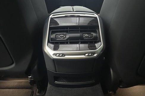 Certified 2023 BMW 740i image 25