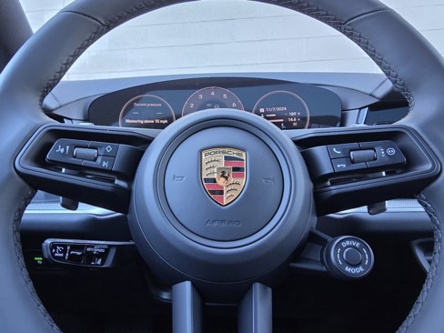 New 2025 Porsche Cayenne Coupe image 27