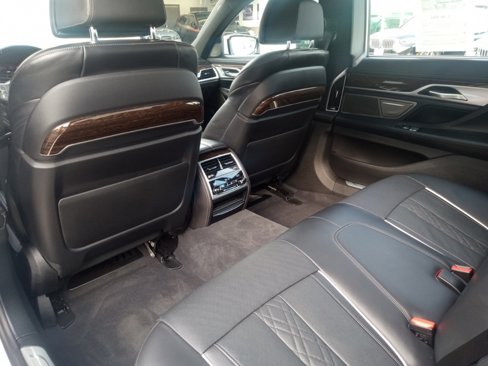 Used 2022 BMW 750i xDrive w/ Autobahn Package image 14
