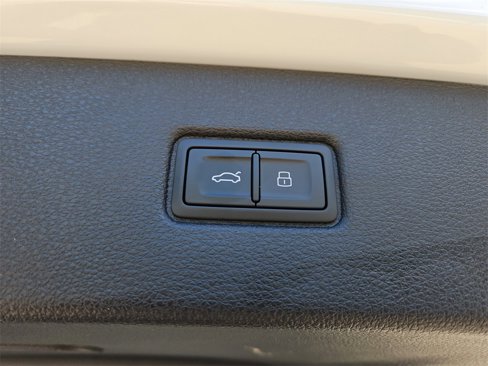 Certified 2025 Audi Q7 3.0T Prestige image 26