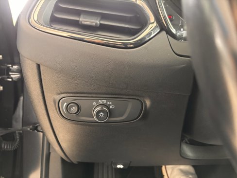 Used 2022 Chevrolet Equinox RS w/ RS Leather Package image 15