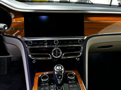 Used 2021 Bentley Flying Spur W12 image 18